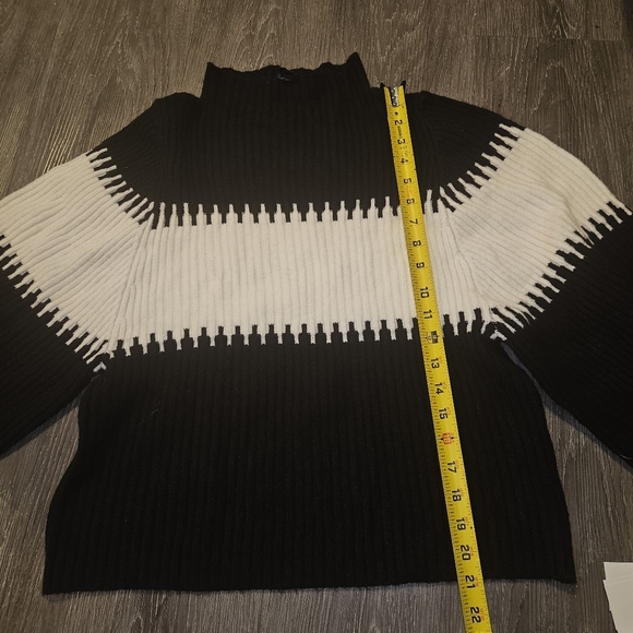 French Connection black and white sweater - Picture 8 of 8